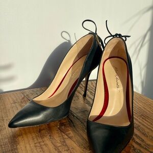 Alberto Moretti - Elegant Black Leather Stilettos with Metallic Detail